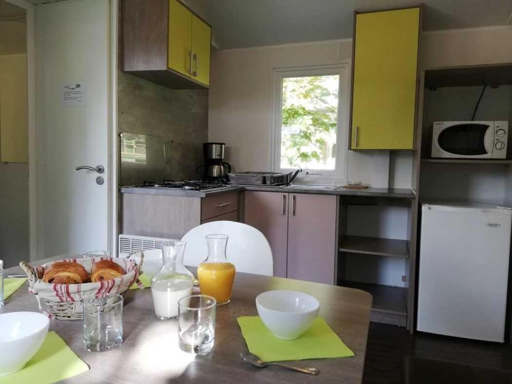 Camping - Piscine - Ccbaieb Montjoie-en-Couserans Eksteriør billede